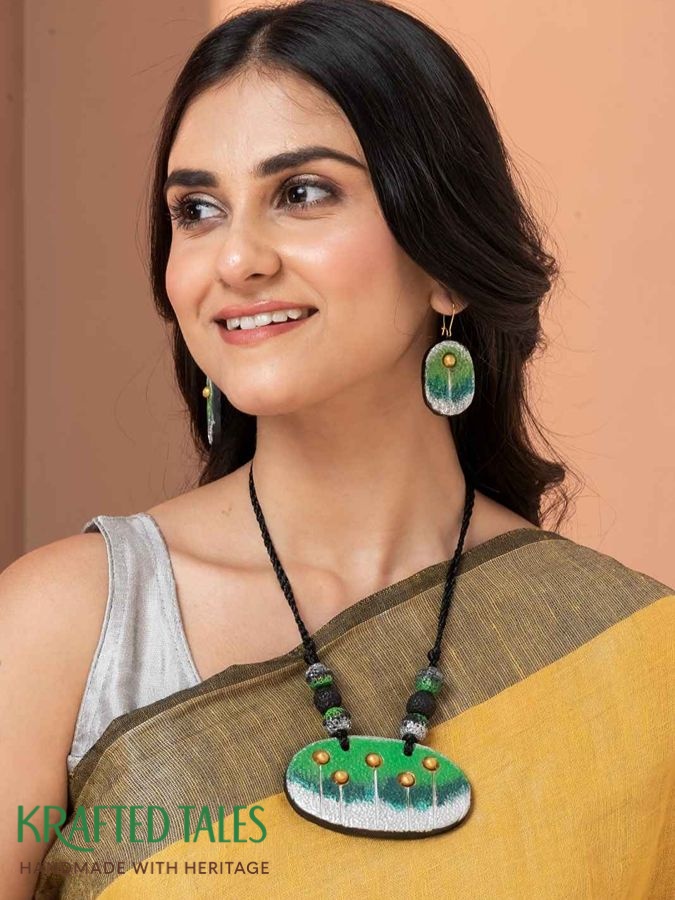Handcrafted jewelry in Kolkata India