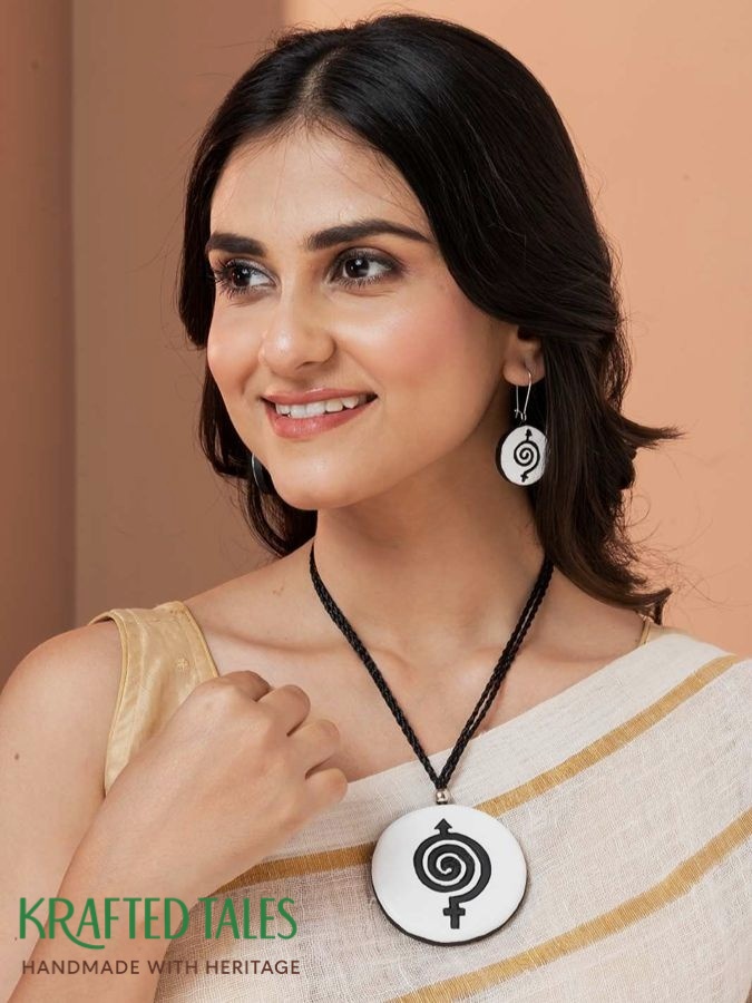 Handcrafted jewelry in Kolkata India